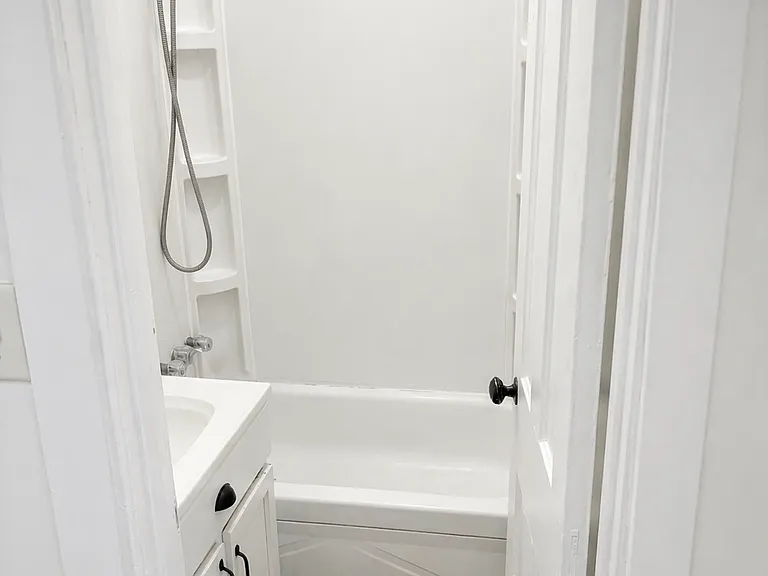 404 Milton Ave — Photo 4