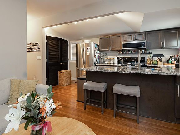 2nd image of 1405 Grove Ave APT 2
