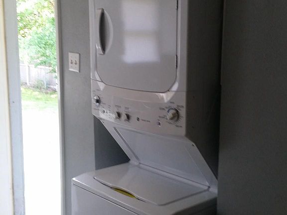 4th image of 1411 Oakwood Dr