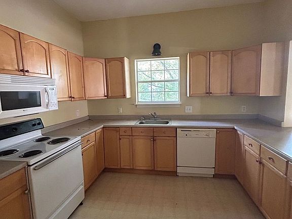 5th image of 337 Prospect St