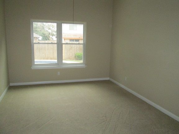 3rd image of 4820 Woodstock Dr