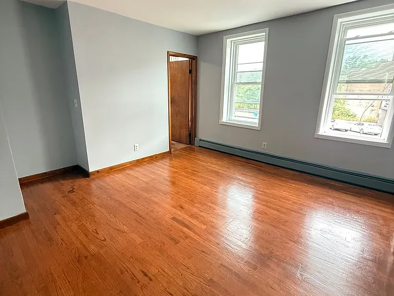 104 Broadway — Photo 3