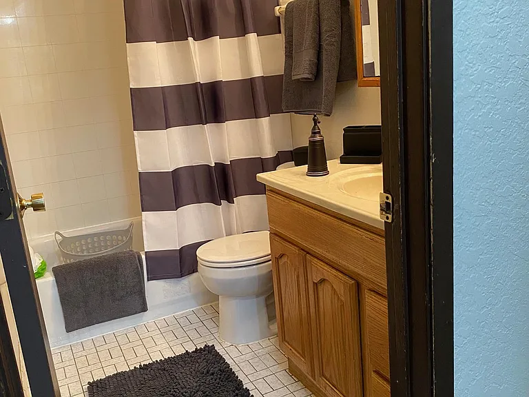 Hazelwood Apartments — Photo 15