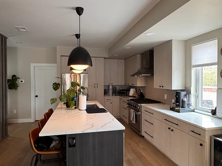 2728 N Clay St — Photo 3