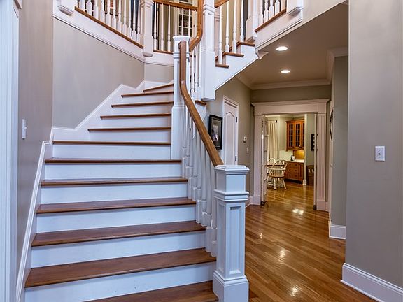 5th image of 3104 Greystone Dr SE
