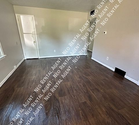 4th image of 213 Jackson Ave