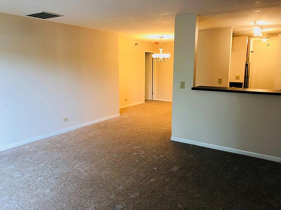 5th image of 125 Glengarry Dr APT 202