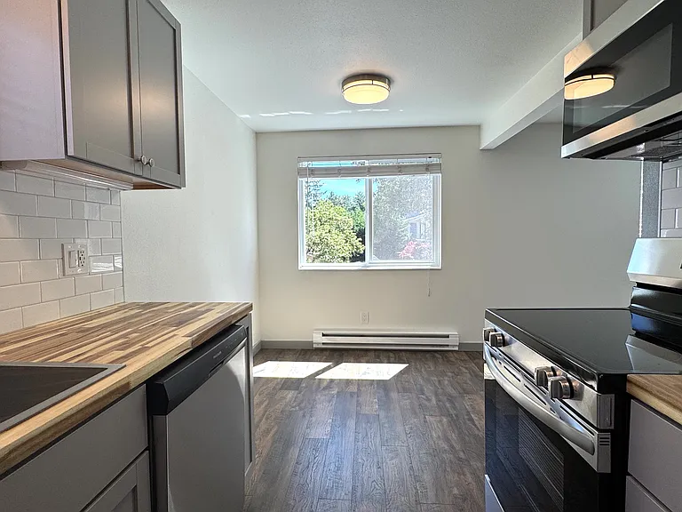 3000 E Spruce St #4 — Photo 7