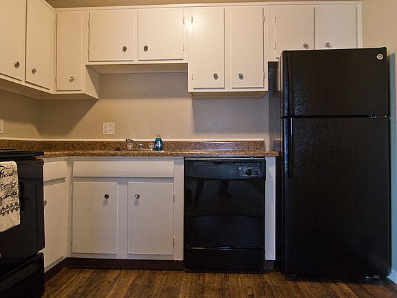 3rd image of 1035 Ridgewood Dr #3143788