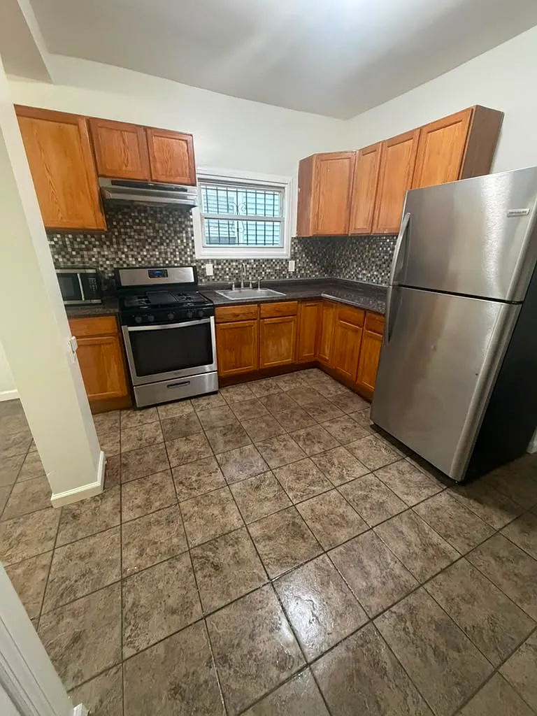 3 bed, $2,300 — Photo 1