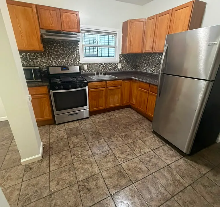 126 N 17th St #1
