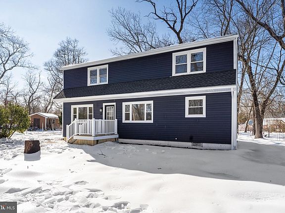 2nd image of 105 Cloverdale Ln
