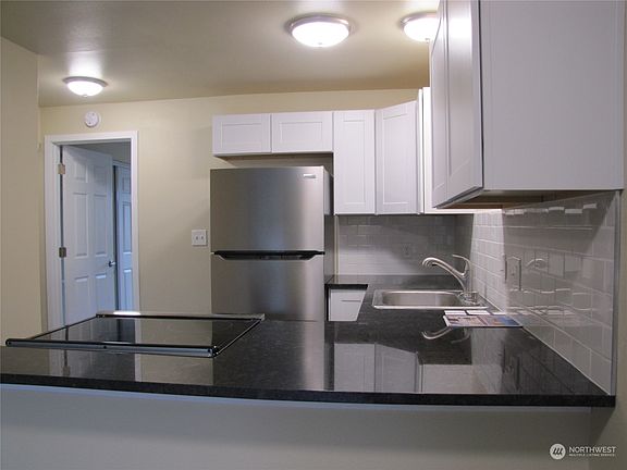 2nd image of 748 S Cloverdale Street #13