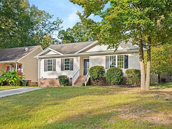 3rd image of 2103 Glenside Dr #A
