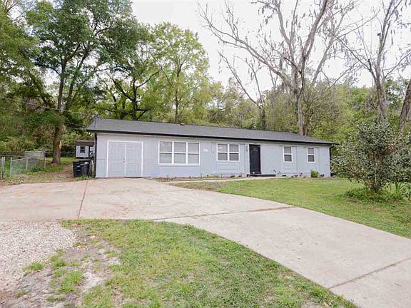 3rd image of 2001 Harriet Dr