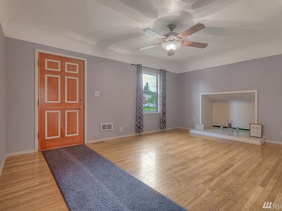 4th image of 1079 Pioneer St