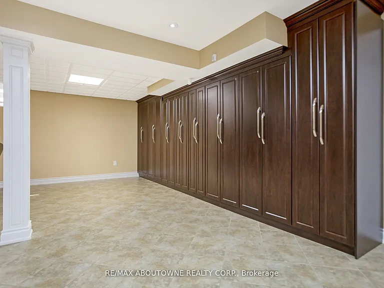 2235 Grenville Dr — Photo 28
