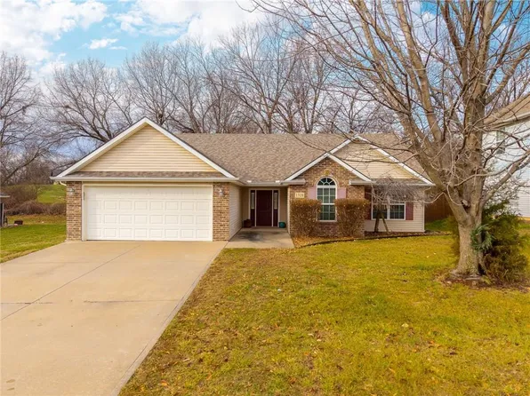 1318 Fawn Ln, Warrensburg, MO 64093