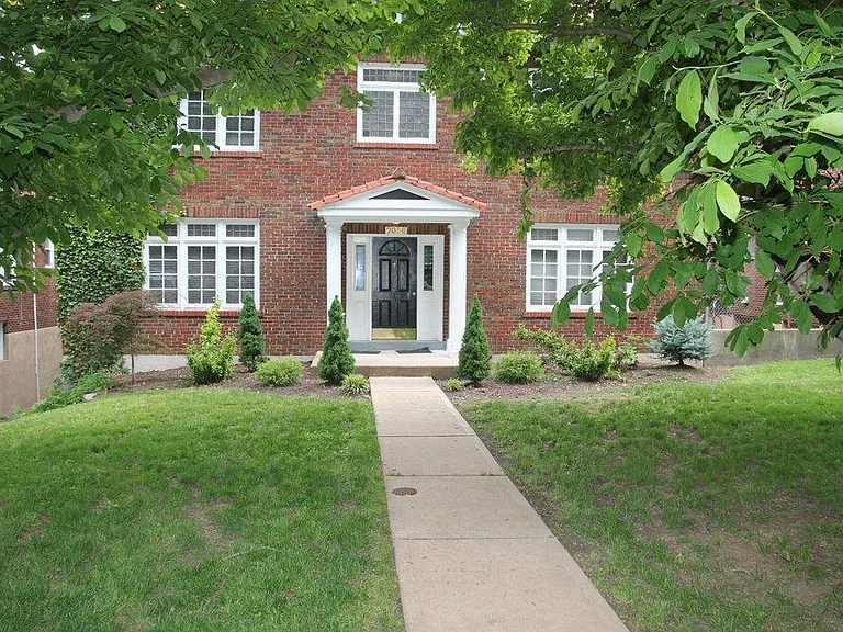 7036 Forsyth Blvd #1W — Photo 1