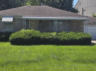 2216 Plantation Dr, Louisville, KY 40216