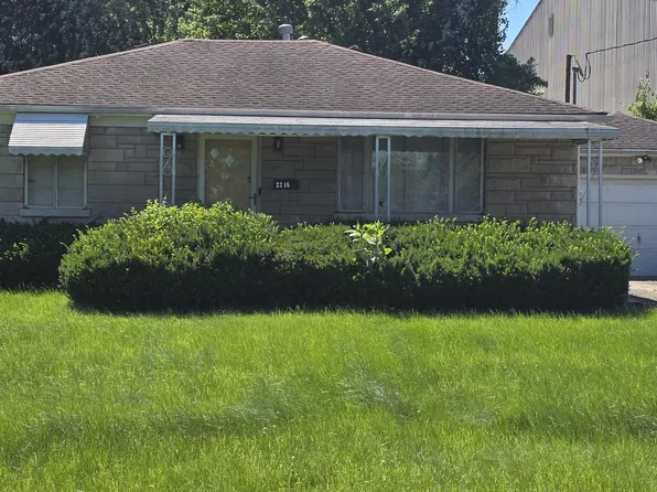2216 Plantation Dr, Louisville, KY 40216