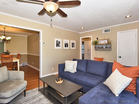 5th image of 1813 S Maplewood Ave