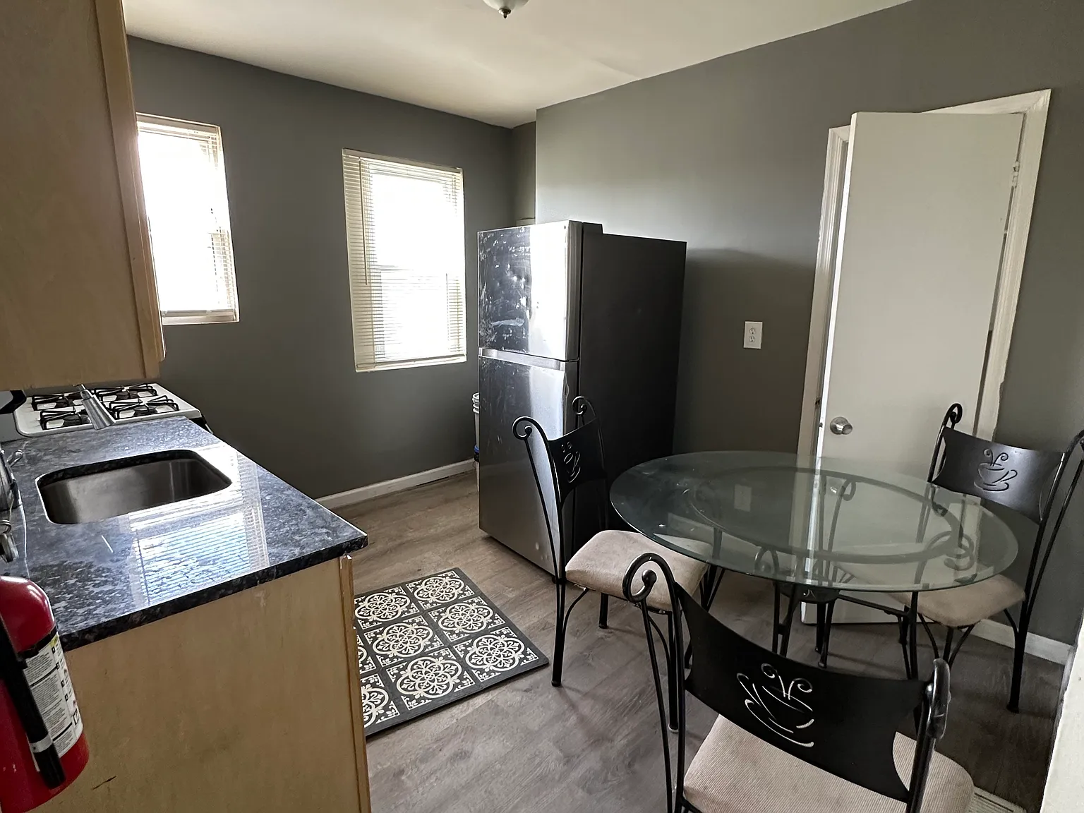 1 bed, 1000 sqft, $1,400 — Photo 3