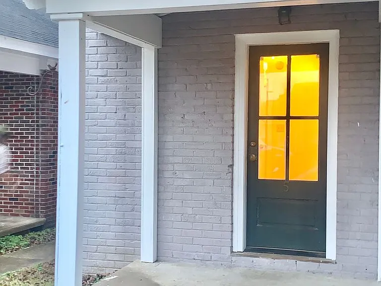 328 N Madison St — Photo 19