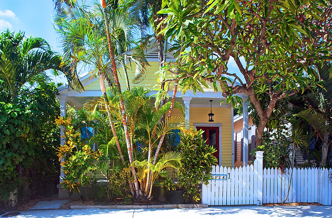 2 bed, 1.5 bath, 908 sqft, $5,000 — Photo 2