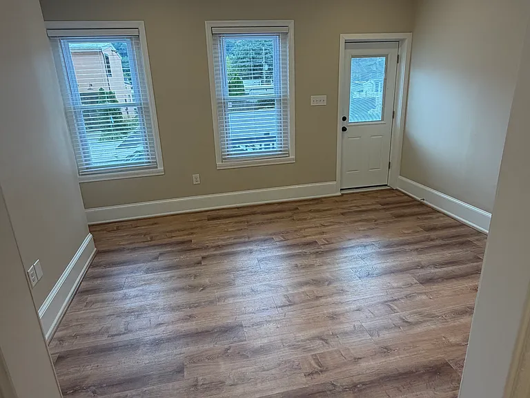 726 E Hector St — Photo 6