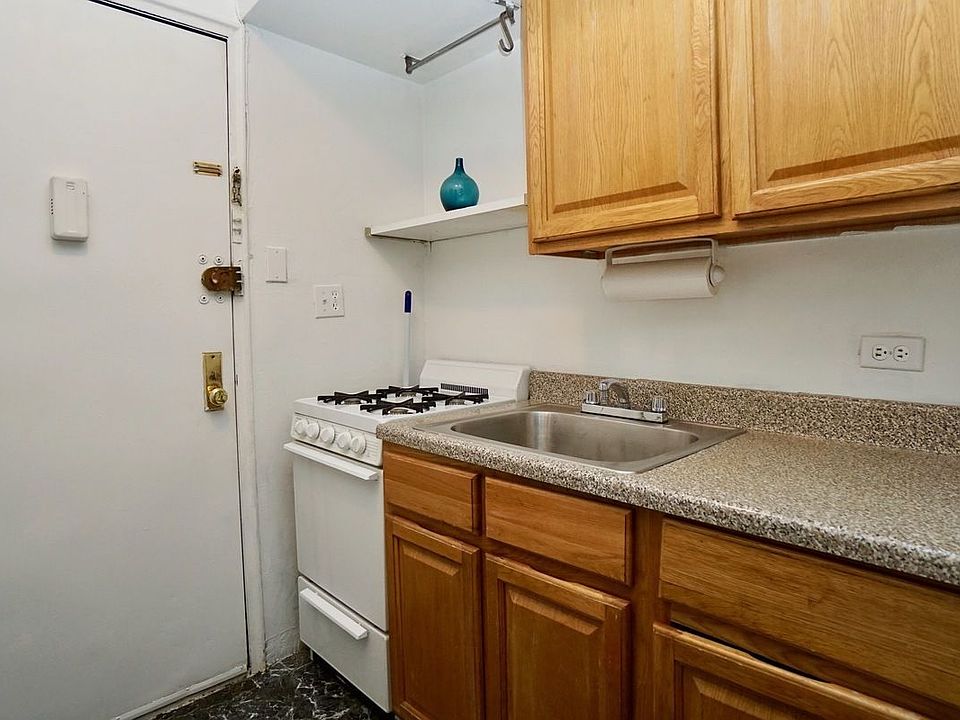 2nd image of 4523 Broadway APT 4G