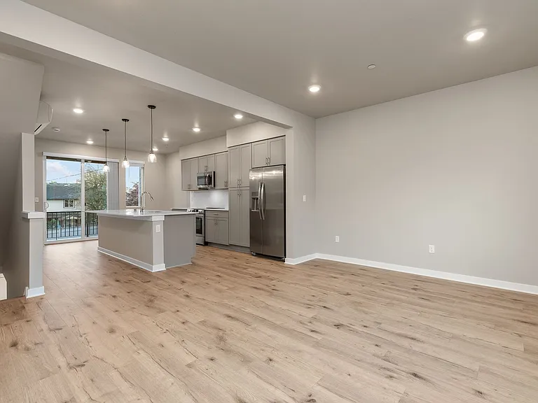 15423 Admiralty Way #B7 — Photo 5