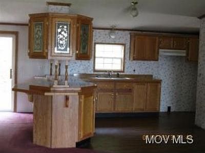 4th image of 145 Groves Ave