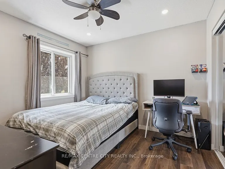 1141 Crosscreek Cres — Photo 16
