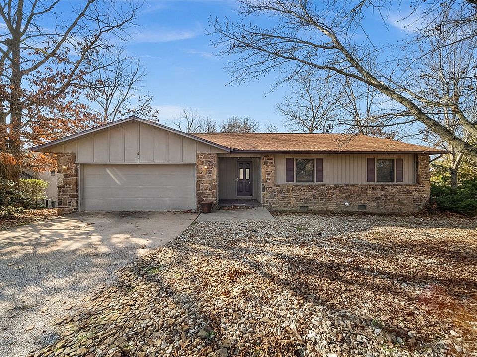 1st image of 4 Fawley Ln