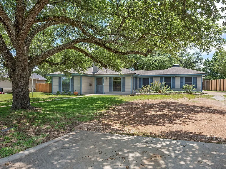 1030 Walton Dr — Photo 27