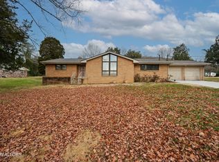 102 Columbia Dr, Oak Ridge, TN 37830