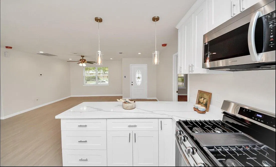 3 bed, 2.0 bath, 1200 sqft, $1,950 — Photo 3