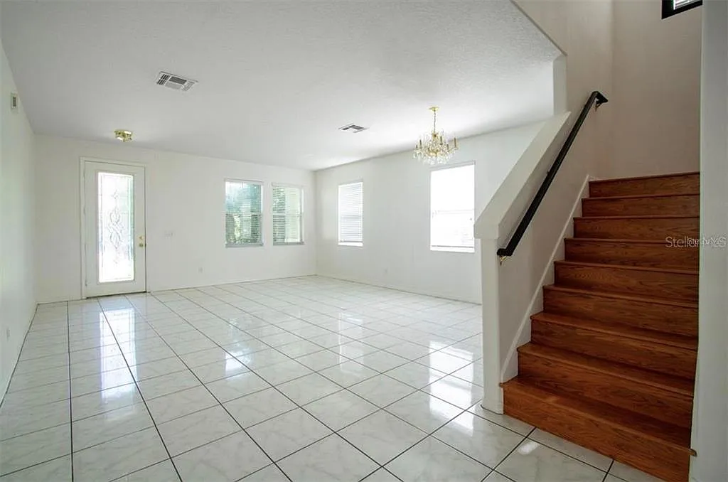 4 bed, 2.5 bath, 3397 sqft, $2,890 — Photo 2