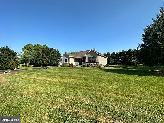 3rd image of 303 Beech Ln