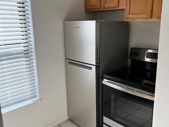 3rd image of 2115 N Sedgwick St #2W