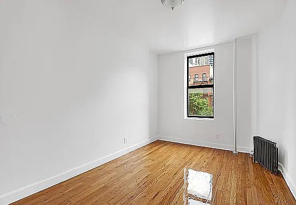 4th image of 401 W 47th St #8