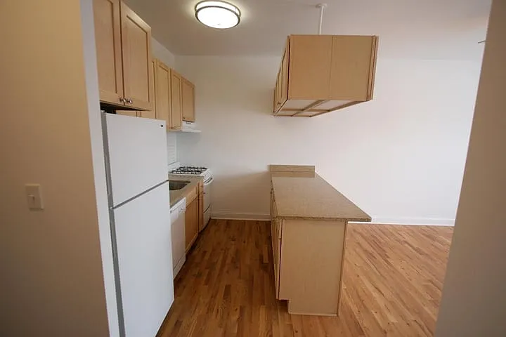 Maple Court — Photo 22