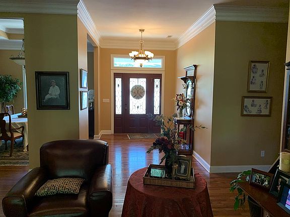 3rd image of 606 Ridgecliff Dr