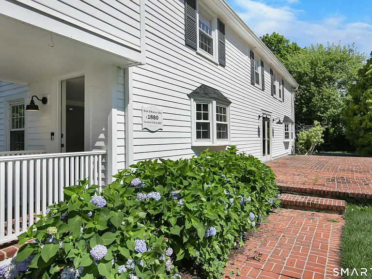 4 Wake Robin Rd — Photo 2