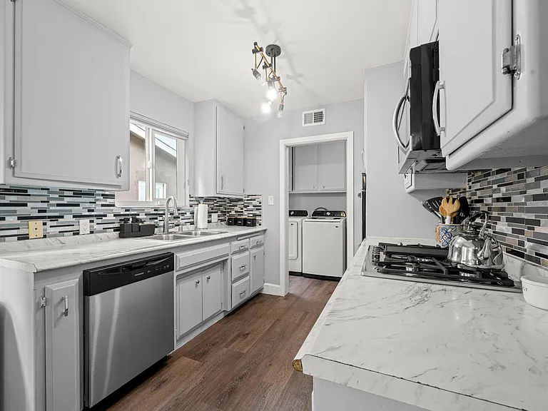 14034 Valerio St — Photo 22