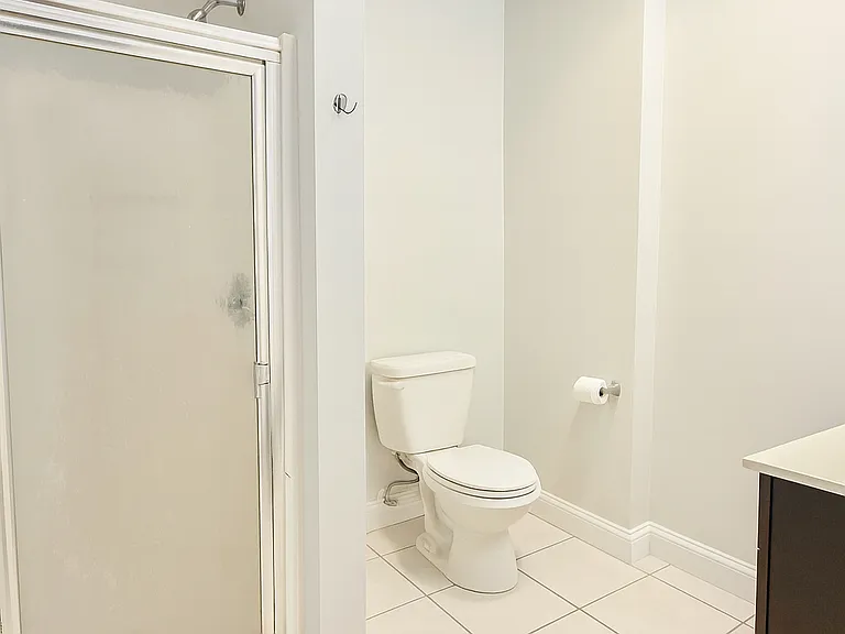 10 Strathmore Rd #5 — Photo 3