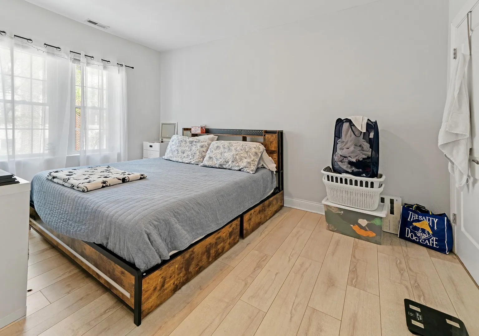 Modern 2-Bedroom in the Heart of Downtown Arlington Heights — Photo 4