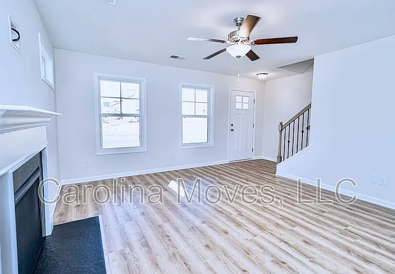 400 Chinchilla Dr — Photo 4