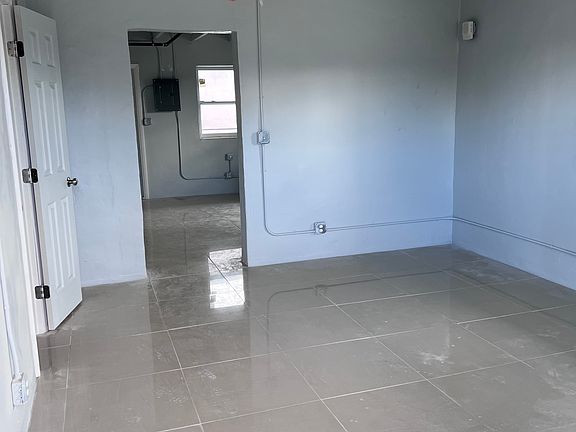 3rd image of 354 Rardin Ave #4
